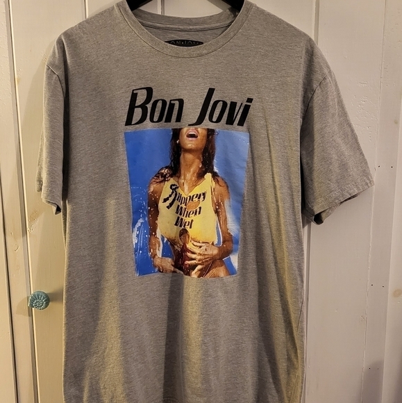 Bon Jovi Slippery When Wet Band Tee Size XL - Picture 1 of 6